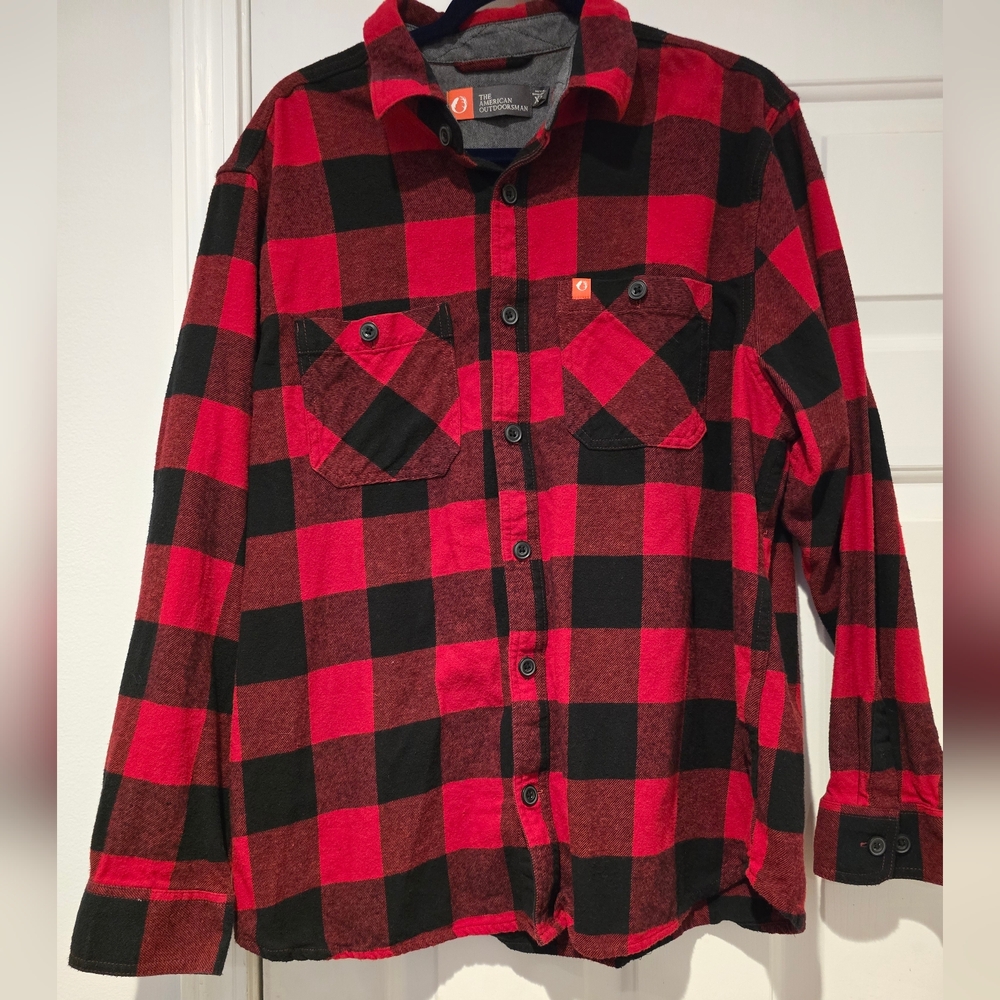 The American Outdoorsman Red & Black Plaid XL long Sleeve Collared Men's Flannel